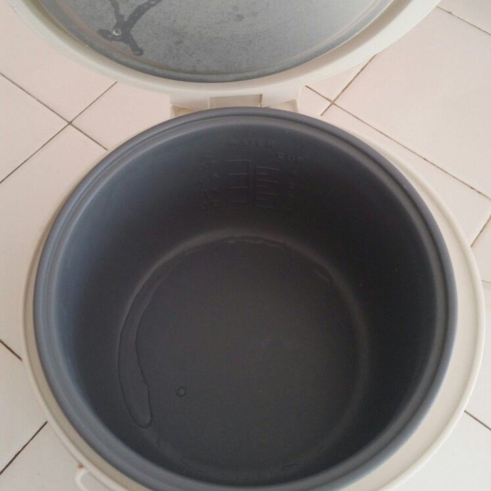 Aroma Rice Cooker, 8 Cups - Picture 2 of 3